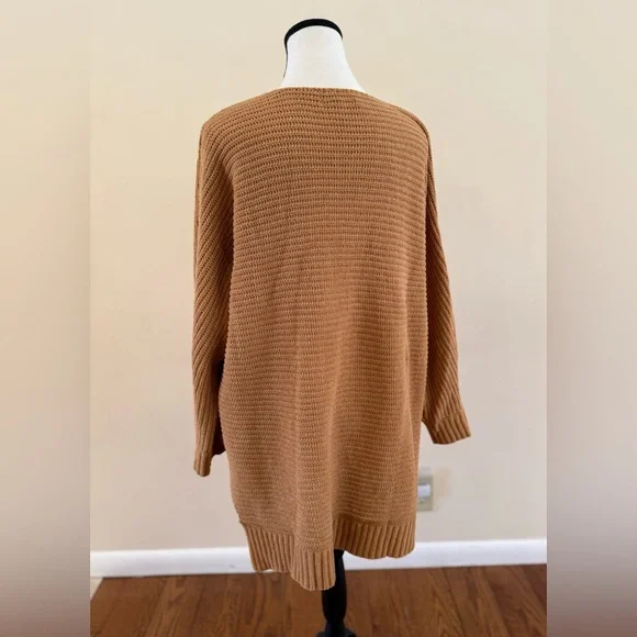 American Eagle chenille sweater with a relaxed fit - Picture 4 of 7